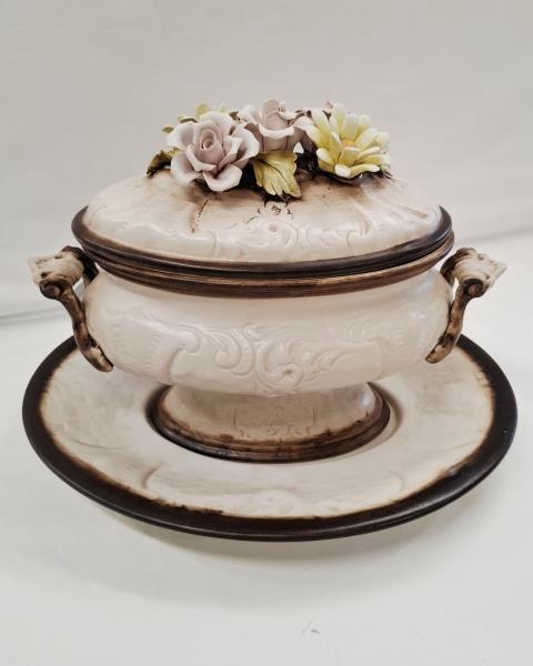 CENTROTAVOLA CAPODIMONTE CON VASSOIO OVALE ROSE RILIEVO