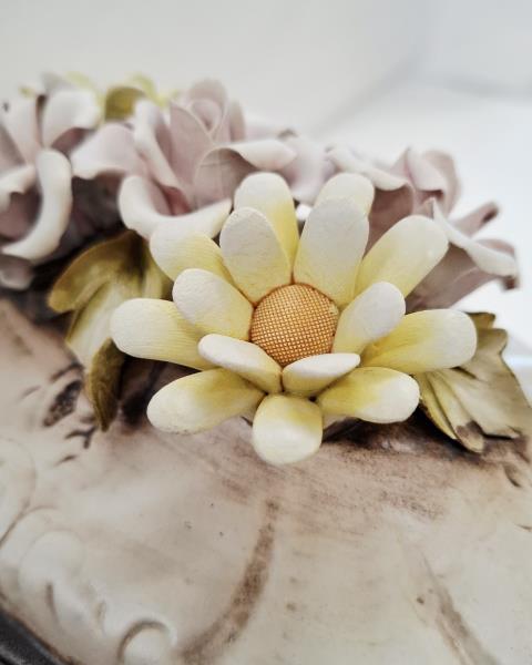 CENTROTAVOLA CAPODIMONTE CON VASSOIO OVALE ROSE RILIEVO