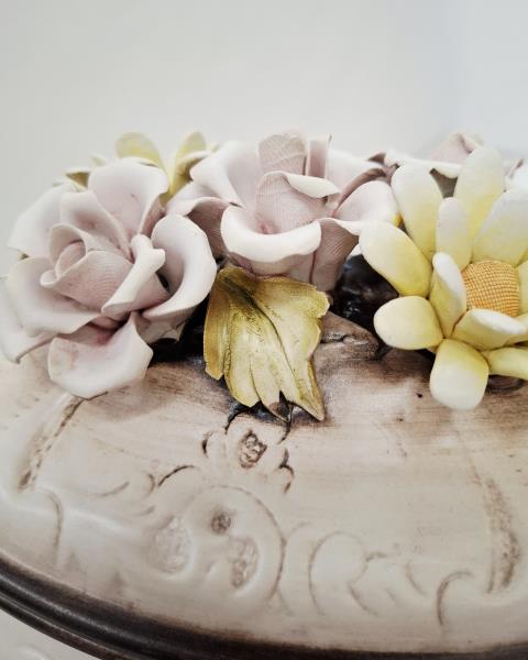 CENTROTAVOLA CAPODIMONTE CON VASSOIO OVALE ROSE RILIEVO