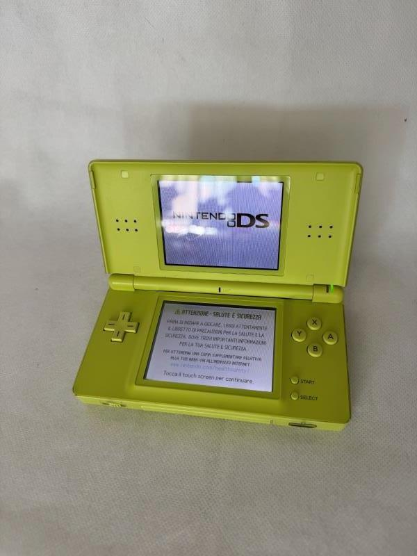 NINTENDO DS CON CUSTODIA ROSSA