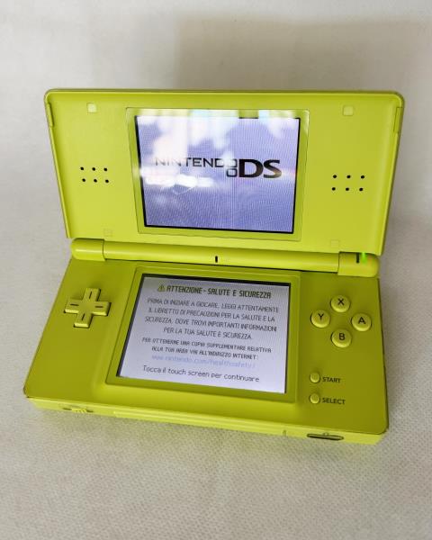 NINTENDO DS CON CUSTODIA ROSSA