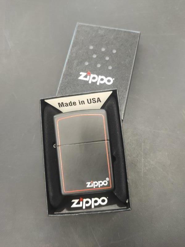 218ZB Accendino Zippo Nero Bordo Rosso