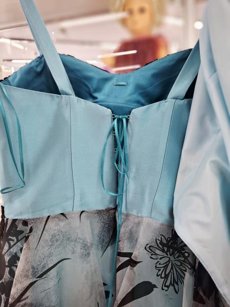 ABITO TURCHESE FANTASIA FOGLIE E FIORI NERI (veste 44/46)