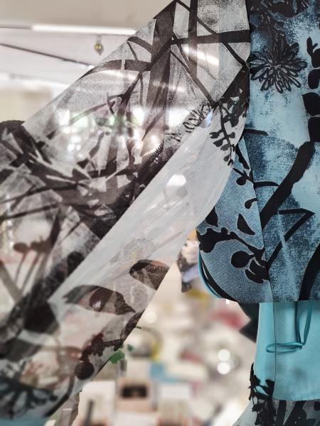 ABITO TURCHESE FANTASIA FOGLIE E FIORI NERI (veste 44/46)