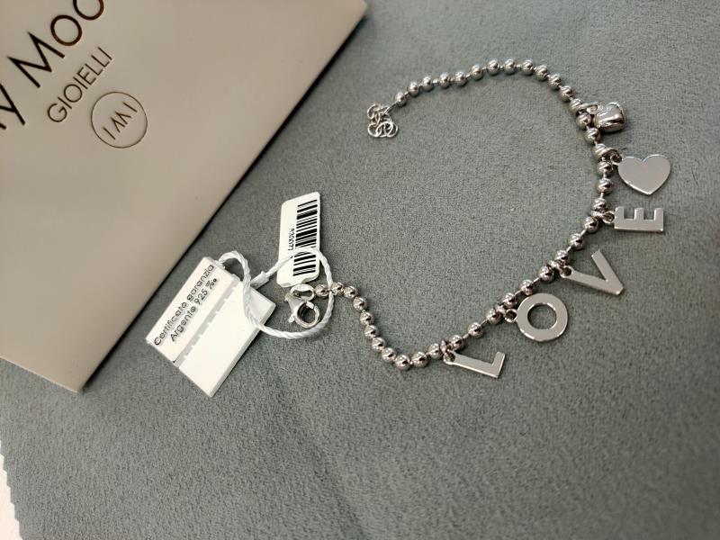 Bracciale argento 925 rodiato con scritta love e due  cuori pendenti