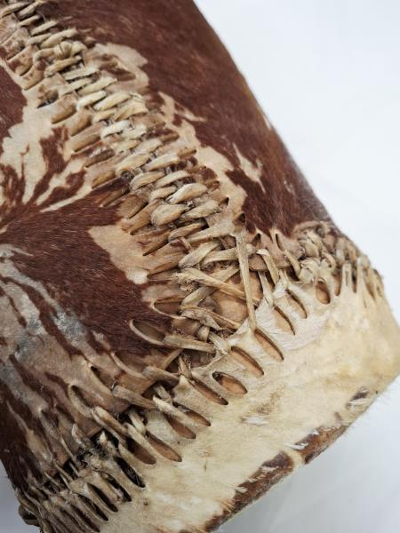STRUMENTO A PERCUSSIONE AFRICANO IN PELLE