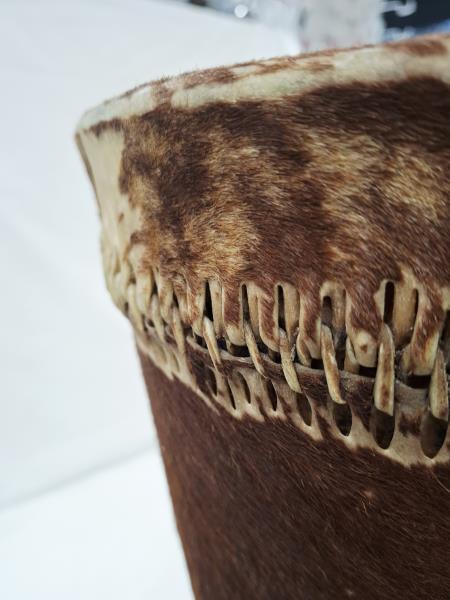 STRUMENTO A PERCUSSIONE AFRICANO IN PELLE