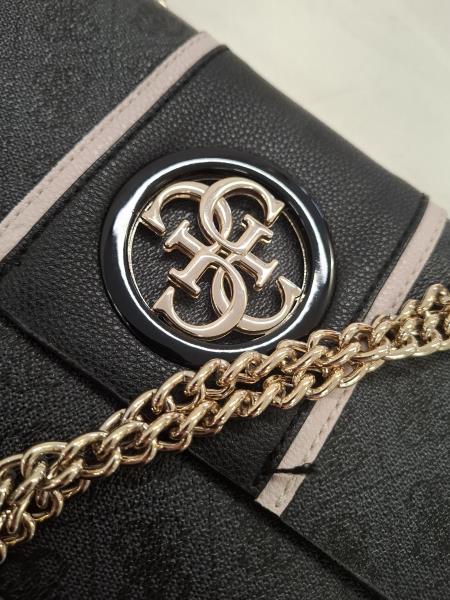 BORSA GUESS NERA MANICO CATENELLA DORATA