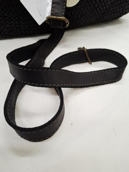 BORSA PELLE INTRECCIATA NERA CON TRACOLLA