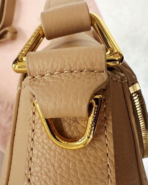 BORSETTA BEIGE COCCINELLE CON TRACOLLA