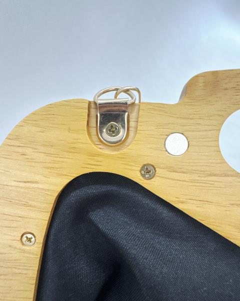 BORSETTA PAGLIA CHIUSURA LEGNO CON CATENELLA
