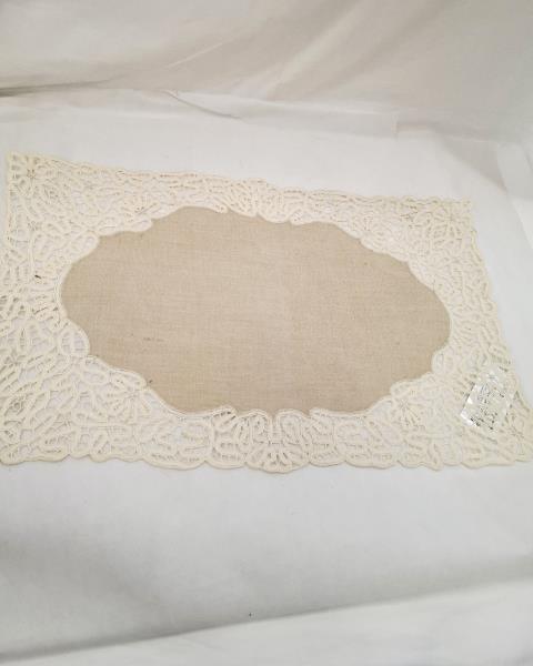 CENTRO  RETTANGOLARE BEIGE PIZZO DI CANTU'