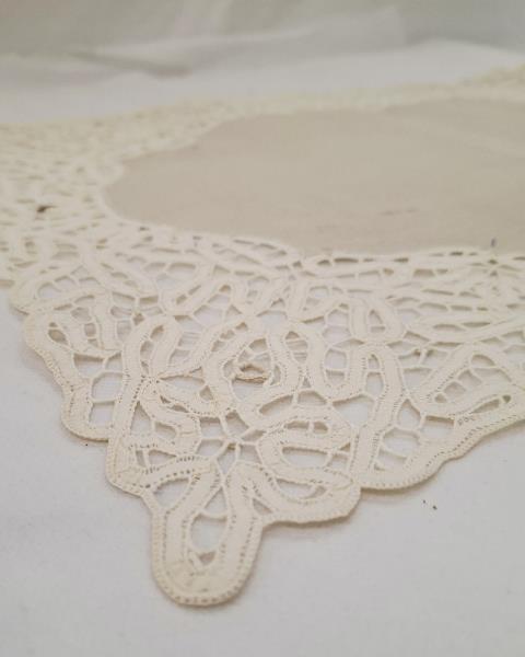 CENTRO  RETTANGOLARE BEIGE PIZZO DI CANTU'