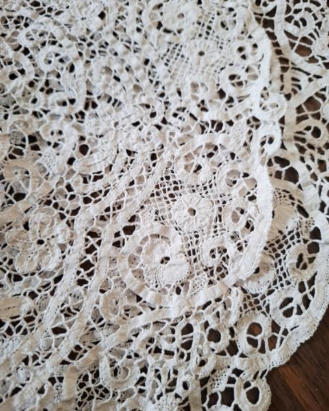 CENTRO TONDO BEIGE PIZZO CANTU' DIAM. 39 cm