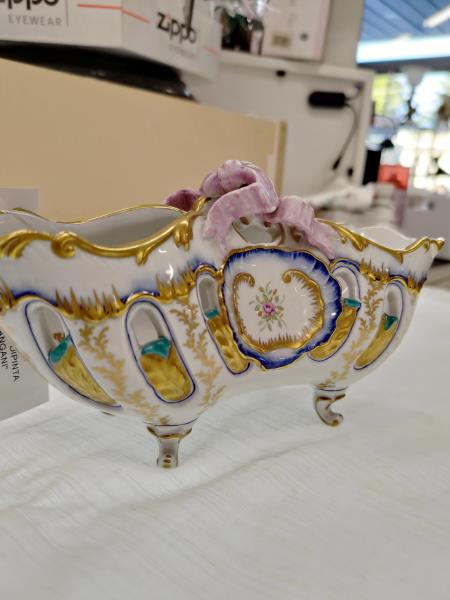 CESTINO CERAMICA FIORI BORDI DORATI DIPINTO A MANO