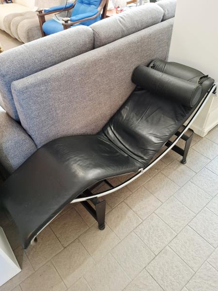 CHAISE LONGUE PELLE NERA DESIGN