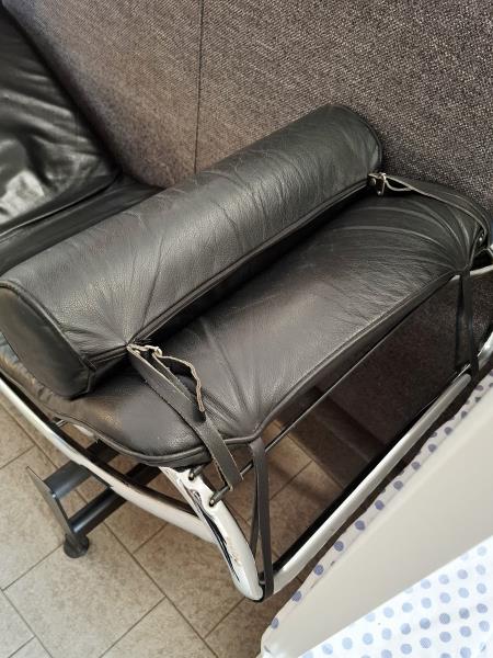 CHAISE LONGUE PELLE NERA DESIGN