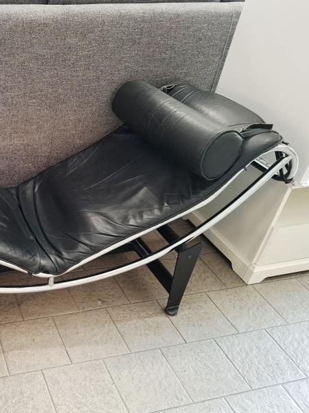CHAISE LONGUE PELLE NERA DESIGN