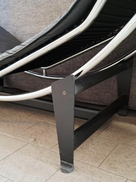 CHAISE LONGUE PELLE NERA DESIGN