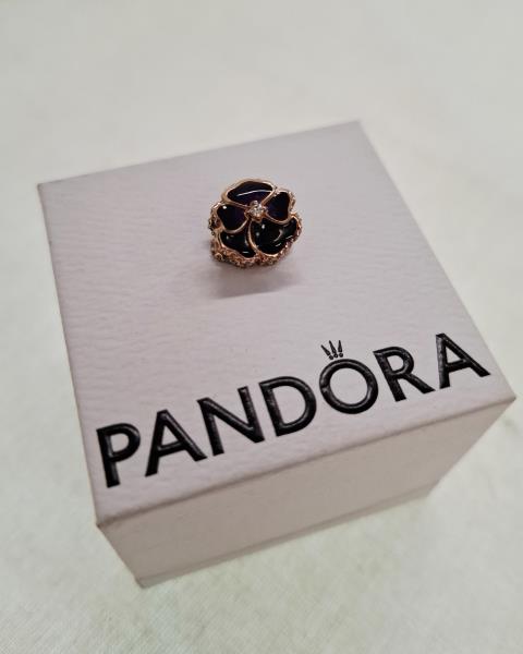 CHARM PANDORA FIORE NERO SMALTATO