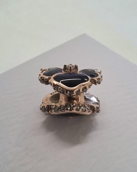 CHARM PANDORA FIORE NERO SMALTATO