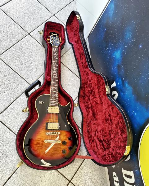 CHITARRA ELETTRICA HARPER CON CUSTODIA