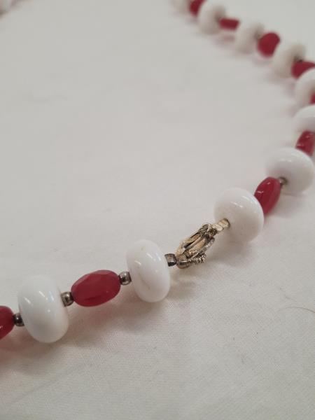 COLLANA LUNGA PALLINE ROSSE E BIANCHE