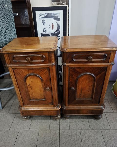 COMODINO PIEDI CIPOLLA