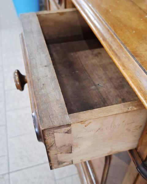 COMODINO PIEDI CIPOLLA