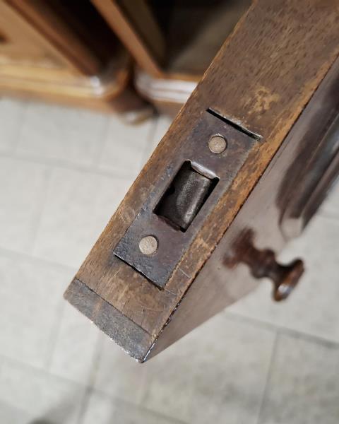 COMODINO PIEDI CIPOLLA