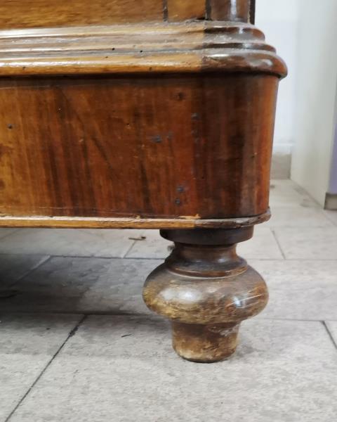 COMODINO PIEDI CIPOLLA