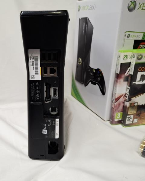 CONSOLE XBOX 360 250GB + 2 GIOCHI