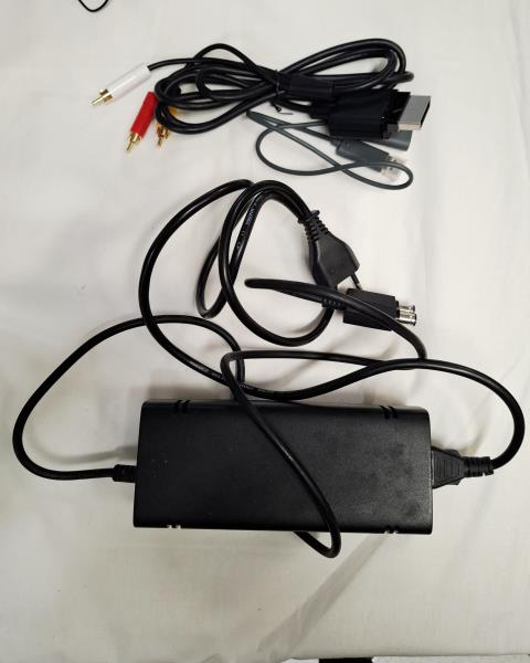 CONSOLE XBOX 360 250GB + 2 GIOCHI