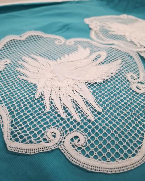 COPPIA CENTRINI PIZZO CANTU' CIGNI cm. 20X17