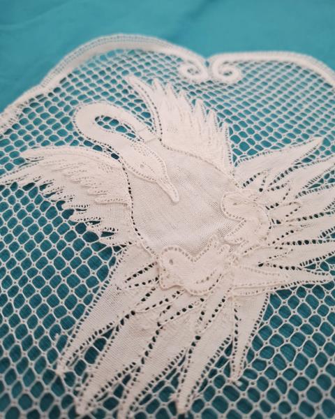 COPPIA CENTRINI PIZZO CANTU' CIGNI cm. 20X17