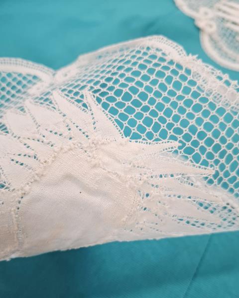 COPPIA CENTRINI PIZZO CANTU' CIGNI cm. 20X17