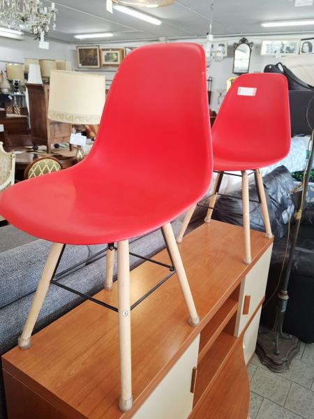 COPPIA SEDIE PLASTICA GAMBE LEGNO