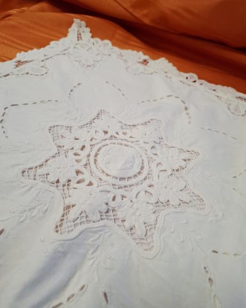 COPRICUSCINO BIANCO PIZZO E RICAMI