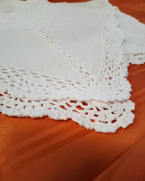 COPRITAVOLO QUADRATO INSERTI UNCINETTO