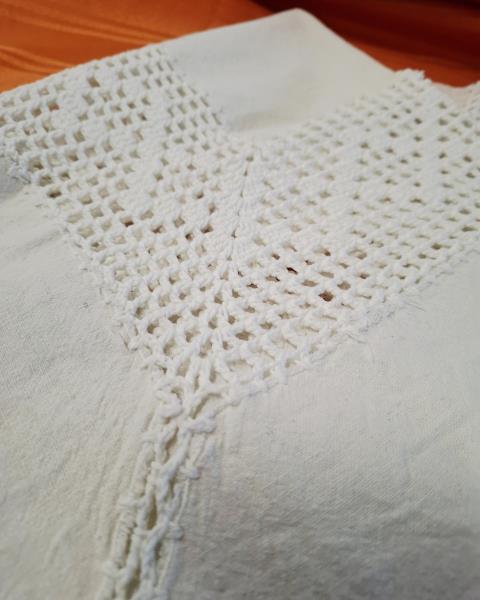 COPRITAVOLO QUADRATO INSERTI UNCINETTO