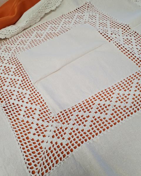 COPRITAVOLO QUADRATO INSERTI UNCINETTO