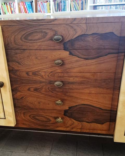CREDENZA VINTAGE ANTE STAMPE VETRIFICATE SCOMPARTO BAR