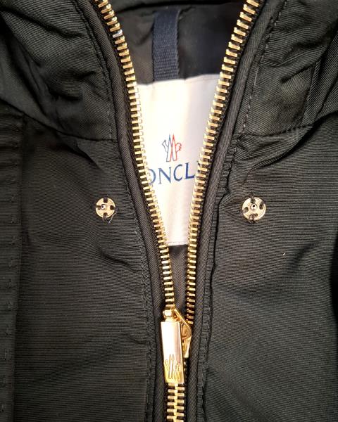 GIACCA MONCLER NERA COLLO E POLSINI PELO TG S