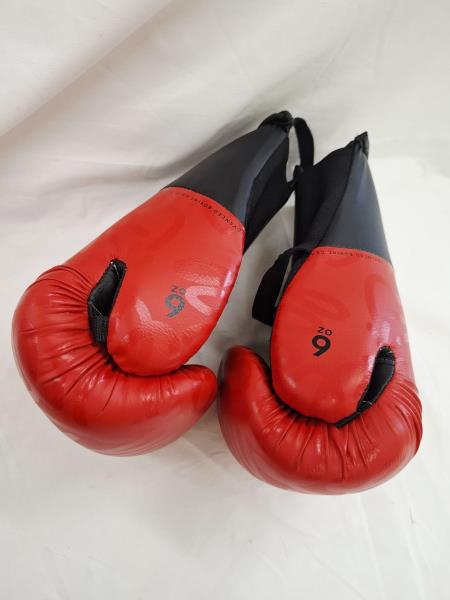KIT CASCO+GUANTONI BOXE ROSSO NERI DECATHLON