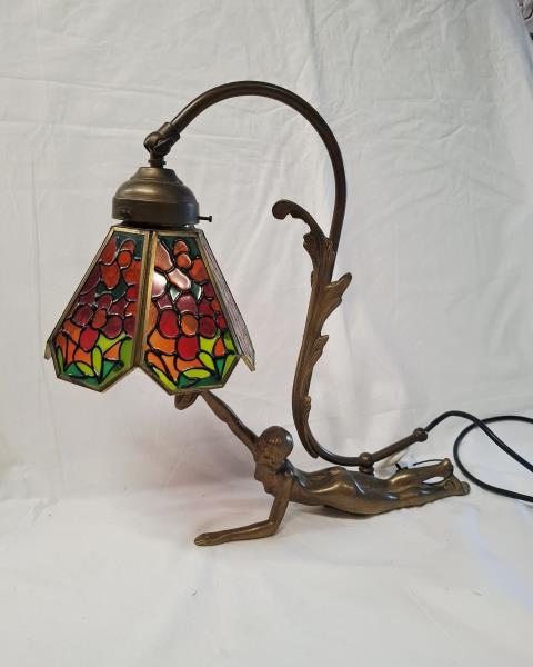 LAMPADA DA TAVOLO BASE DONNA SDRAIATA