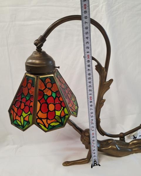 LAMPADA DA TAVOLO BASE DONNA SDRAIATA