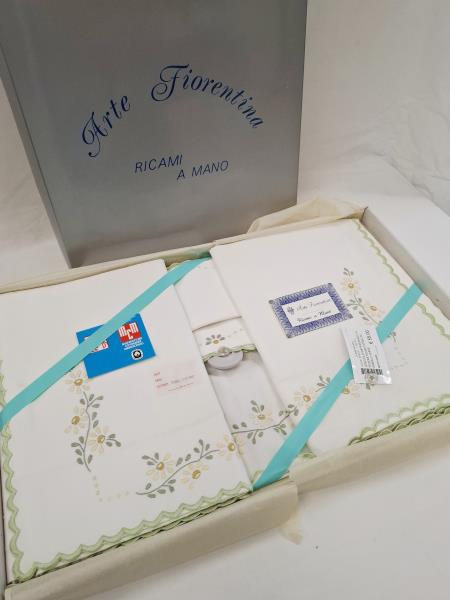 LENZUOLO MATRIMONIALE + 2 FEDERE RICAMI FIORELLINI SMERLO VERDE