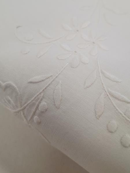 LENZUOLO MATRIMONIALE BIANCO RICAMI CON 2 FEDERE