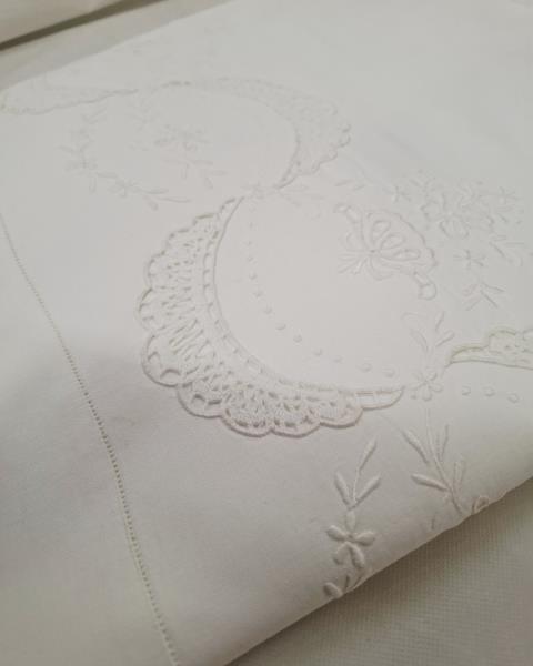 LENZUOLO MATRIMONIALE BIANCO RICAMI INSERTI UNCINETTO CON 2 FEDERE