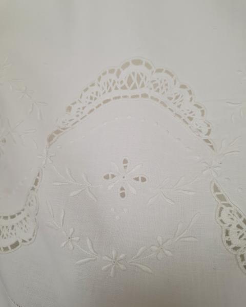 LENZUOLO MATRIMONIALE BIANCO RICAMI INSERTI UNCINETTO CON 2 FEDERE